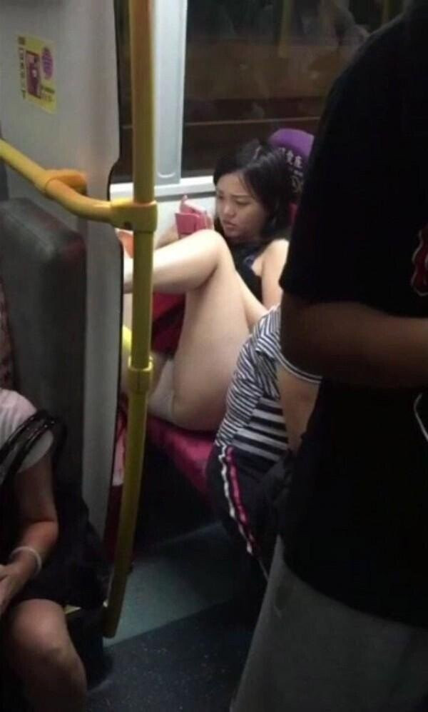 온라인슬롯, 슬롯사이트, 온라인카지노, 슬롯커뮤니티 슬롯왕국 - 대륙의 버스 민폐녀
