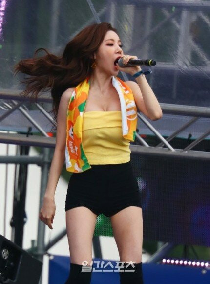 온라인슬롯, 슬롯사이트, 온라인카지노, 슬롯커뮤니티 슬롯왕국 - 요즘 DJ들은 몸매는 기본임