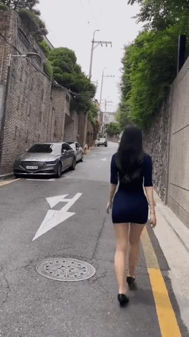 온라인슬롯, 슬롯사이트, 온라인카지노, 슬롯커뮤니티 슬롯왕국 - 길거리 몸매 좋은 원피스녀