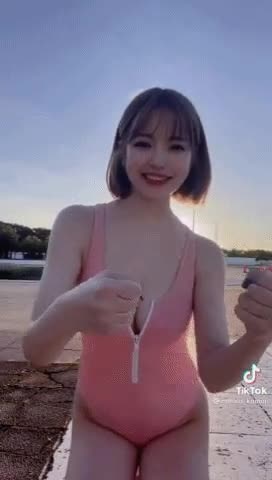 온라인슬롯, 슬롯사이트, 온라인카지노, 슬롯커뮤니티 슬롯왕국 - 끼부리는 틱톡 스시녀.gif