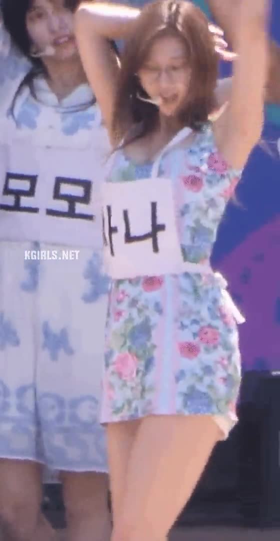 온라인슬롯, 슬롯사이트, 온라인카지노, 슬롯커뮤니티 슬롯왕국 - 사나 출렁이는 슴골.gif