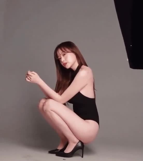 온라인슬롯, 슬롯사이트, 온라인카지노, 슬롯커뮤니티 슬롯왕국 - 하이레그 장착한 아이돌 출신 ㄷㄷ
