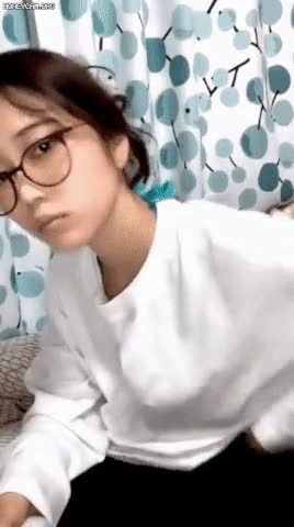 온라인슬롯, 슬롯사이트, 온라인카지노, 슬롯커뮤니티 슬롯왕국 - 쿨하게 가슴 보여주는 처자