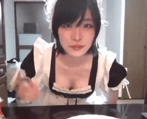온라인슬롯, 슬롯사이트, 온라인카지노, 슬롯커뮤니티 슬롯왕국 - 가슴골 보여서 사과하는 일본 아이돌