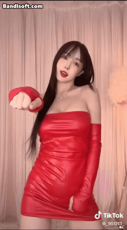 온라인슬롯, 슬롯사이트, 온라인카지노, 슬롯커뮤니티 슬롯왕국 - 섹시한 의상만 골라입는 틱톡녀