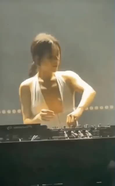 온라인슬롯, 슬롯사이트, 온라인카지노, 슬롯커뮤니티 슬롯왕국 - 귀보다 눈을 즐겁게 해주는 DJ