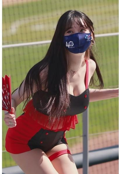 온라인슬롯, 슬롯사이트, 온라인카지노, 슬롯커뮤니티 슬롯왕국 - 김한나 치어리더.. 숙이니까 보이는 묵직함
