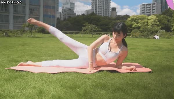 온라인슬롯, 슬롯사이트, 온라인카지노, 슬롯커뮤니티 슬롯왕국 - 레깅스 신고 다리 스트레칭하는 누나