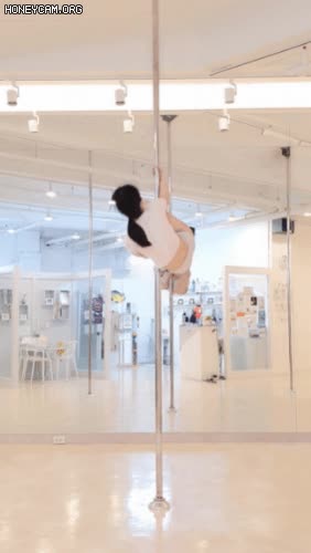온라인슬롯, 슬롯사이트, 온라인카지노, 슬롯커뮤니티 슬롯왕국 - 남자들을 설레게 만드는 폴댄스