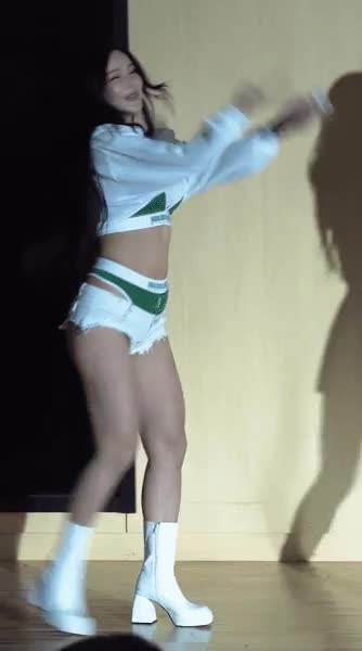 온라인슬롯, 슬롯사이트, 온라인카지노, 슬롯커뮤니티 슬롯왕국 - 댄스팀중 유독 레이샤 고은이 유명했던 이유