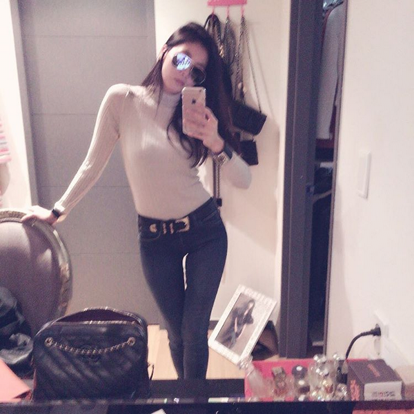온라인슬롯, 슬롯사이트, 온라인카지노, 슬롯커뮤니티 슬롯왕국 - 43세지만 몸매에 자신있어서 노출을 안꺼린다는 여배우