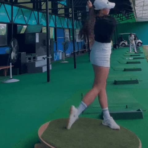 온라인슬롯, 슬롯사이트, 온라인카지노, 슬롯커뮤니티 슬롯왕국 - 골프스윙이 상당히 호쾌한 누나
