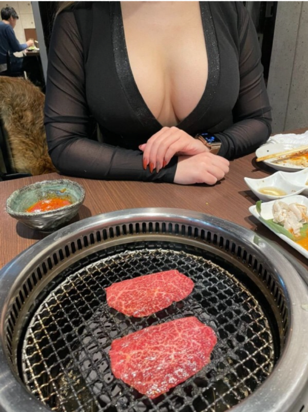 온라인슬롯, 슬롯사이트, 온라인카지노, 슬롯커뮤니티 슬롯왕국 - 남자가 여자에게 한우를 살 때