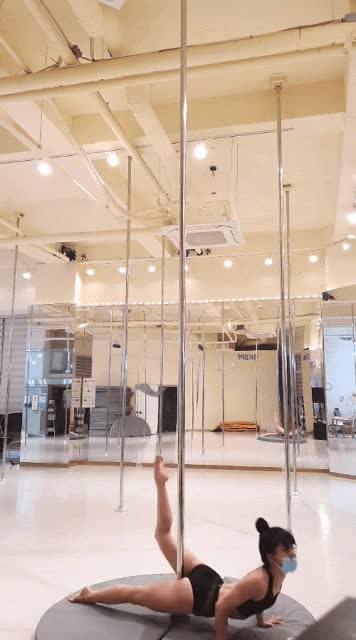 온라인슬롯, 슬롯사이트, 온라인카지노, 슬롯커뮤니티 슬롯왕국 - 폴댄스 누나의 코어강화 운동