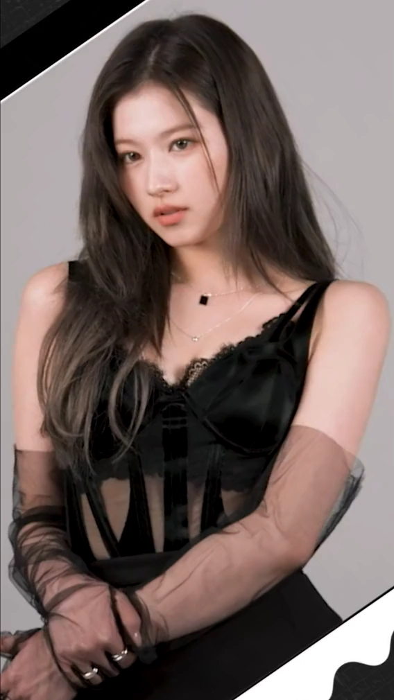 온라인슬롯, 슬롯사이트, 온라인카지노, 슬롯커뮤니티 슬롯왕국 - 란제리 룩 착용한 사나