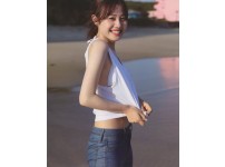 온라인슬롯, 슬롯사이트, 온라인카지노, 슬롯커뮤니티 슬롯왕국 - 해변가에서 흰 나시만 입고   
