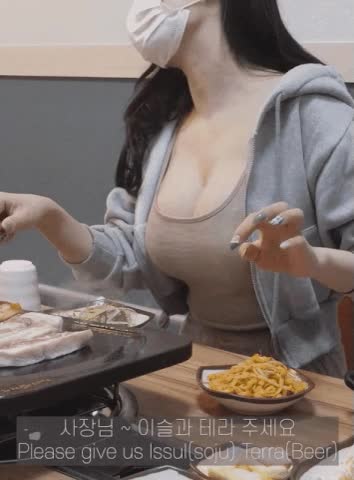 온라인슬롯, 슬롯사이트, 온라인카지노, 슬롯커뮤니티 슬롯왕국 - 눈 앞에서 야하게 입고 고기 구워주는 누나
