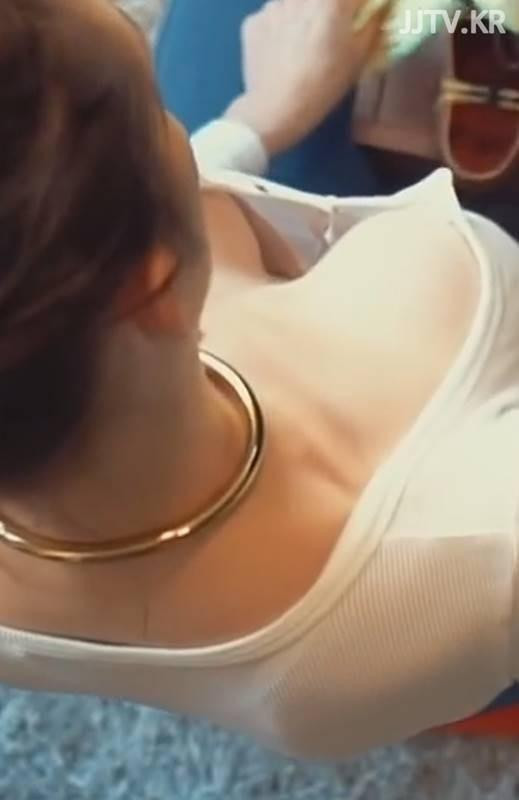 온라인슬롯, 슬롯사이트, 온라인카지노, 슬롯커뮤니티 슬롯왕국 - 가슴은 이 각도로 훔쳐보는 게 진짜임