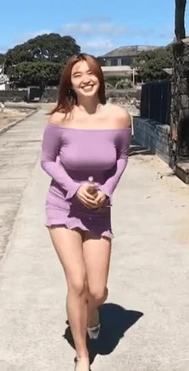 온라인슬롯, 슬롯사이트, 온라인카지노, 슬롯커뮤니티 슬롯왕국 - 딱 붙는 원피스 입고 다가오는데 벌써 설레네
