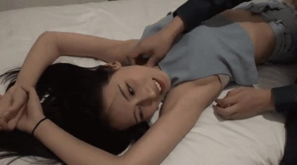 온라인슬롯, 슬롯사이트, 온라인카지노, 슬롯커뮤니티 슬롯왕국 - 이악물고 간지럼 참는 여자