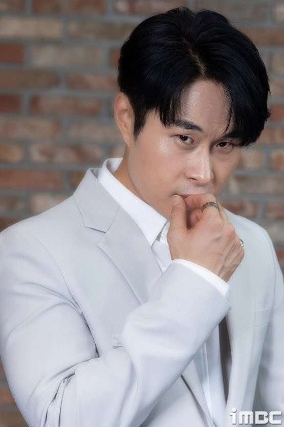 온라인슬롯, 슬롯사이트, 온라인카지노, 슬롯커뮤니티 슬롯왕국 - 수리남에 나오는 의외의 av배우[1]