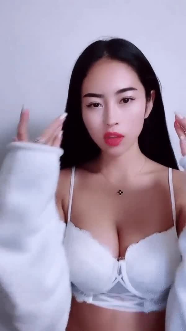 온라인슬롯, 슬롯사이트, 온라인카지노, 슬롯커뮤니티 슬롯왕국 - 호불호 갈리는 얼굴 + 극호 몸매