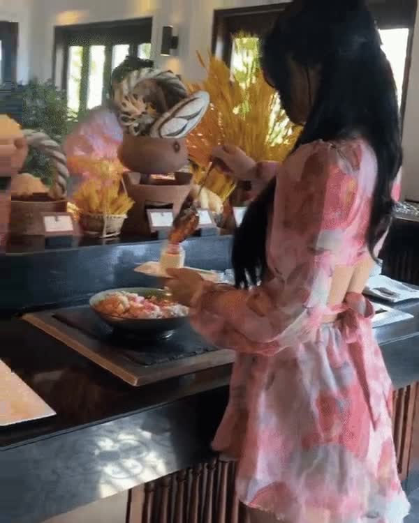 온라인슬롯, 슬롯사이트, 온라인카지노, 슬롯커뮤니티 슬롯왕국 - 공공장소에서 조신한 패션[1]