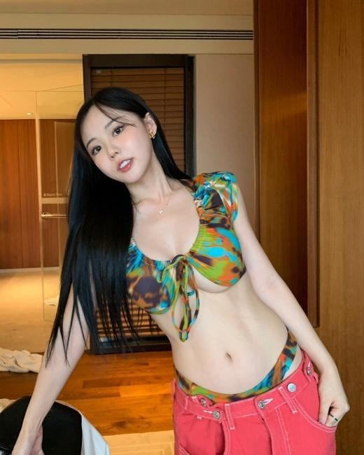 온라인슬롯, 슬롯사이트, 온라인카지노, 슬롯커뮤니티 슬롯왕국 - 반도 못 가린 홍영기 비키니 몸매.jpg