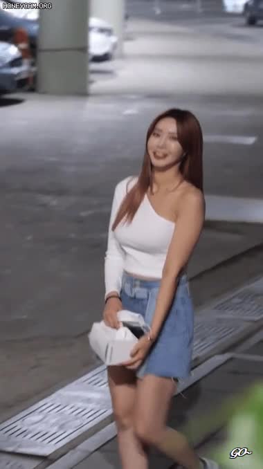온라인슬롯, 슬롯사이트, 온라인카지노, 슬롯커뮤니티 슬롯왕국 - 실제 몸매 엄청난 치어리더