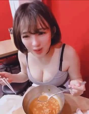 온라인슬롯, 슬롯사이트, 온라인카지노, 슬롯커뮤니티 슬롯왕국 - 라면 맛나게 먹는 아마키 쥰