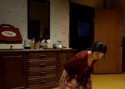 온라인슬롯, 슬롯사이트, 온라인카지노, 슬롯커뮤니티 슬롯왕국 - 영화 함정에서 걸레질하는 처자