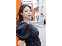 온라인슬롯, 슬롯사이트, 온라인카지노, 슬롯커뮤니티 슬롯왕국 - 큰 가슴이 콤플렉스였던 그라비아녀   