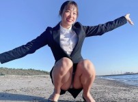 온라인슬롯, 슬롯사이트, 온라인카지노, 슬롯커뮤니티 슬롯왕국 - 정장 치마 입은채로 쪼그려앉은 처자   