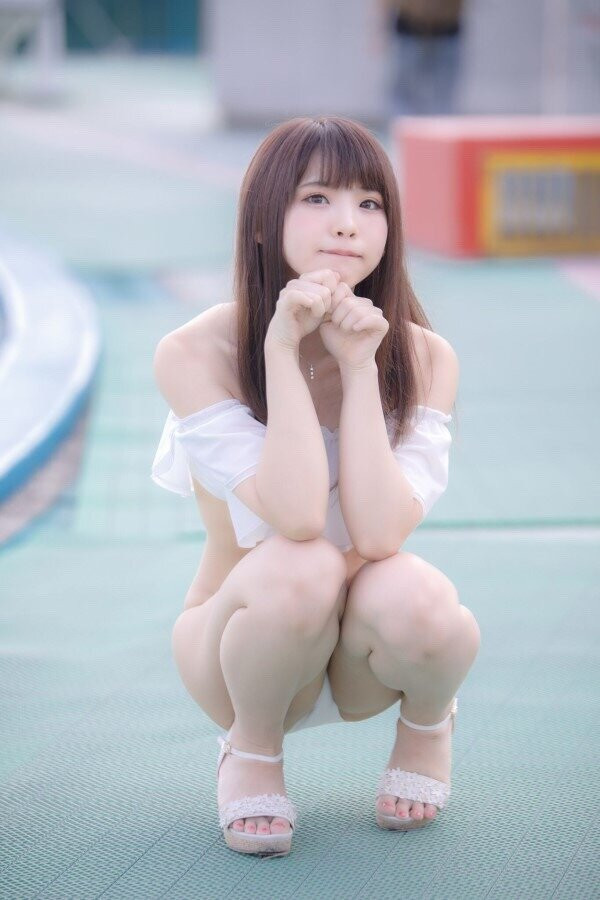 온라인슬롯, 슬롯사이트, 온라인카지노, 슬롯커뮤니티 슬롯왕국 - 다양한 수영복 보여주는 베이글 모델