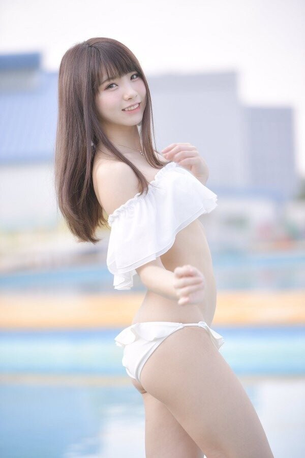 온라인슬롯, 슬롯사이트, 온라인카지노, 슬롯커뮤니티 슬롯왕국 - 다양한 수영복 보여주는 베이글 모델