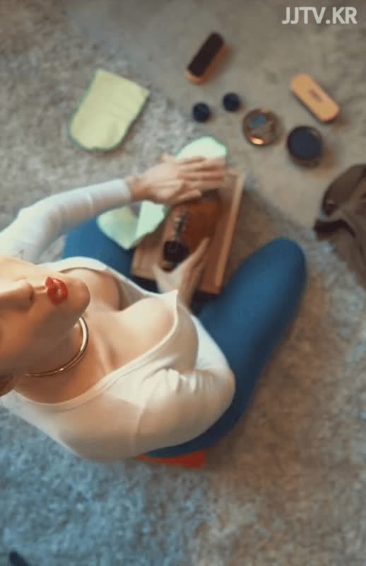 온라인슬롯, 슬롯사이트, 온라인카지노, 슬롯커뮤니티 슬롯왕국 - 정성스럽게 구두닦는 처자
