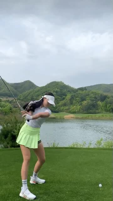 온라인슬롯, 슬롯사이트, 온라인카지노, 슬롯커뮤니티 슬롯왕국 - 검스 신고 골프치는 처자
