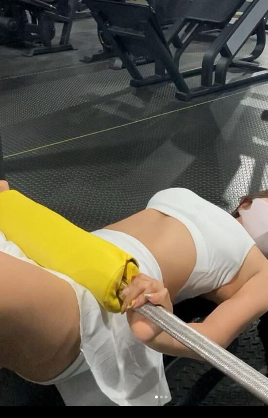 온라인슬롯, 슬롯사이트, 온라인카지노, 슬롯커뮤니티 슬롯왕국 - 헬스장에서 운동하는 처자 몸매