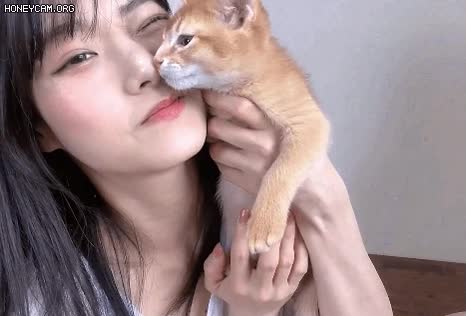 온라인슬롯, 슬롯사이트, 온라인카지노, 슬롯커뮤니티 슬롯왕국 - 침실 꾸미고 너무 좋아하는 처자
