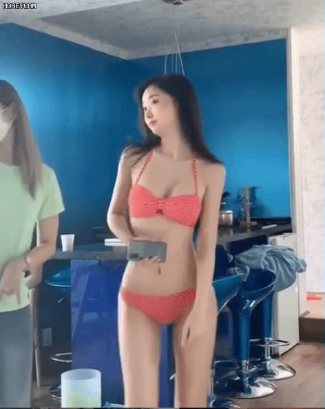 온라인슬롯, 슬롯사이트, 온라인카지노, 슬롯커뮤니티 슬롯왕국 - 신재은 속옷차림 댄스.gif